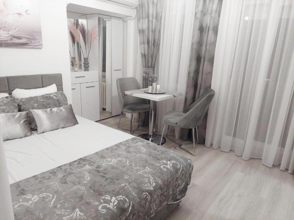 City Lux Square Apartment Скопье Экстерьер фото