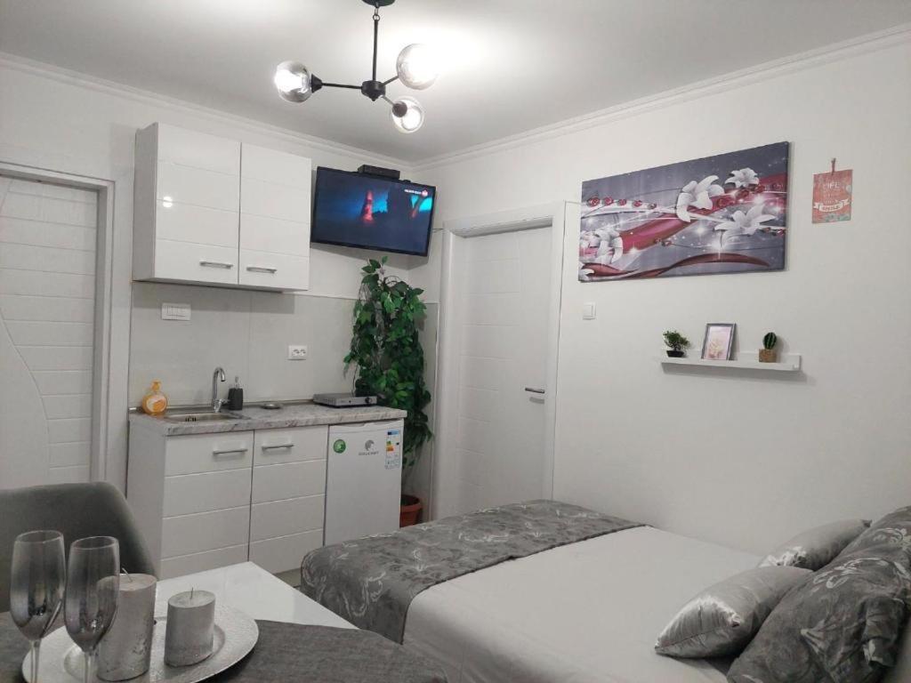 City Lux Square Apartment Скопье Экстерьер фото